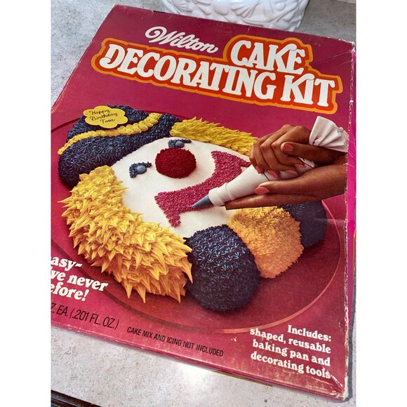 New Vintage Wilton Cake Decorating Kit With Clown Design - Includes Baking Pan & - Picture 2 of 8